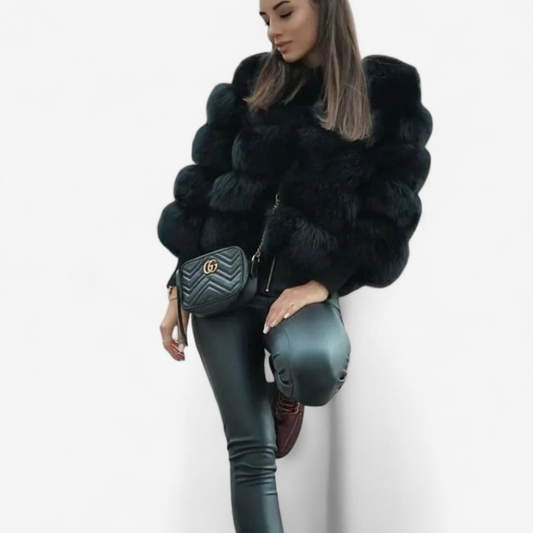 Olivia – Schlanke Jacke mit Rundhalsausschnitt und Hakenverschluss