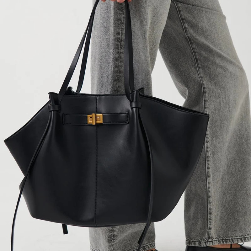 Velmira – Moderne Schultertasche mit Metallverschluss