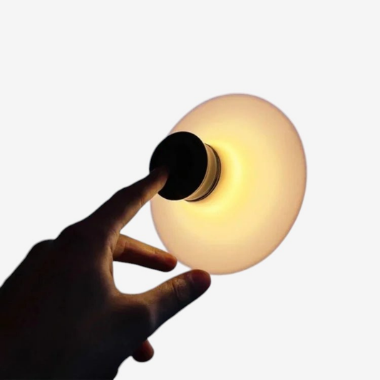 LiteGrip – Stilvolle LED-Leuchte mit Saugnapf-Design