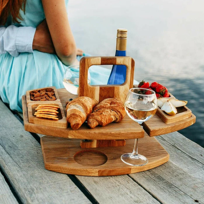TrekTable – Tragbarer Weintisch mit Glas- und Snackfächern