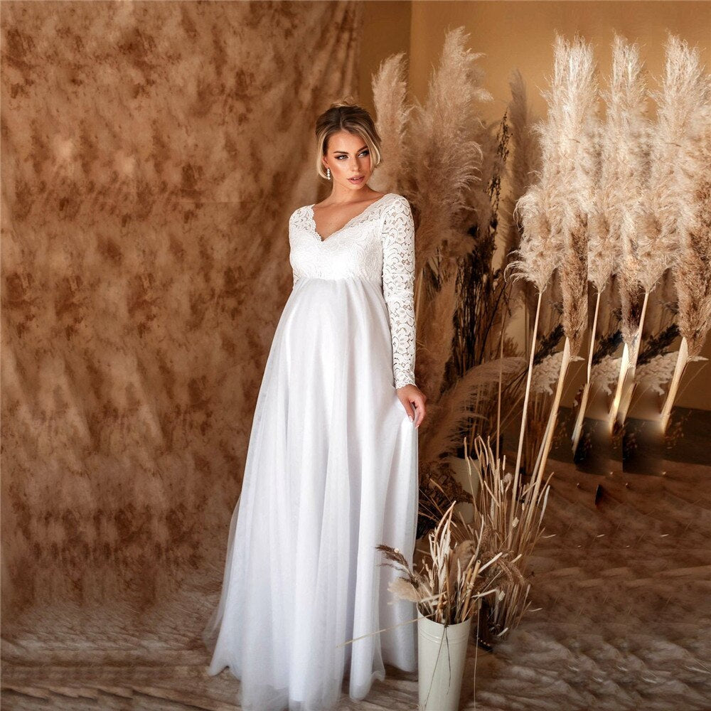 Amara – Spitzen-Maxikleid mit tailliertem Oberteil und ausgestelltem Saum
