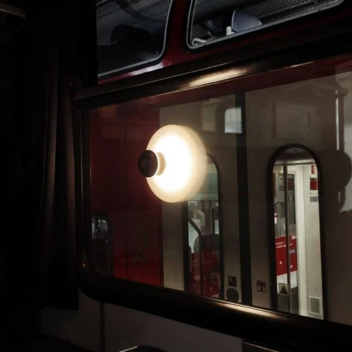 LiteGrip – Stilvolle LED-Leuchte mit Saugnapf-Design