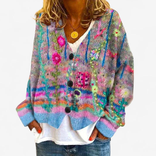 Clara – Cardigan mit Tiefem Ausschnitt und Knopf-Design