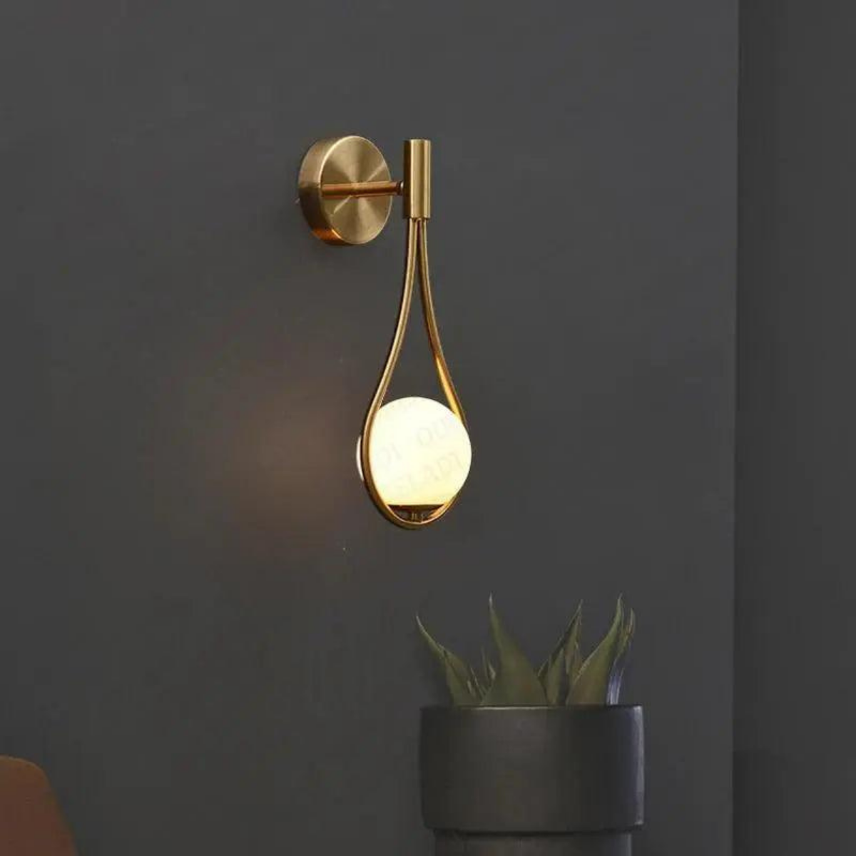 LumiNest – Moderne Wandleuchte mit klarem Rahmendesign