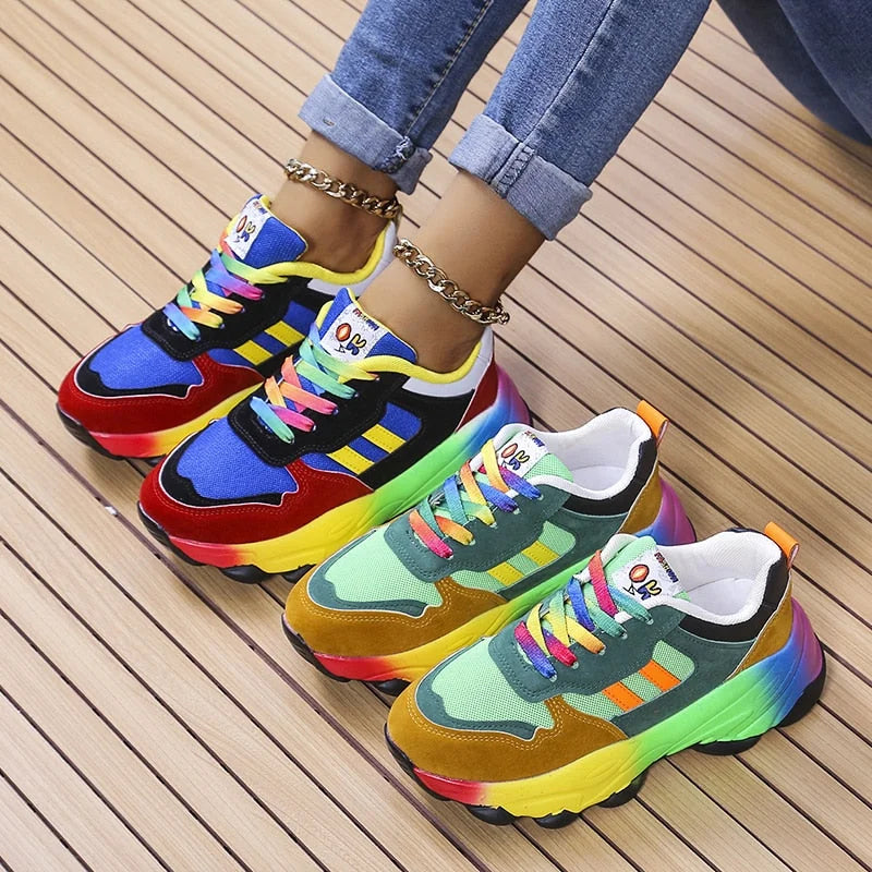 Aurora – Lässige Schnür-Sneaker mit Regenbogen-Sohle
