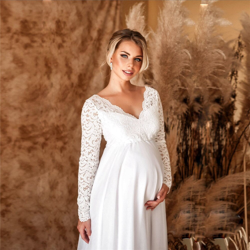 Amara – Spitzen-Maxikleid mit tailliertem Oberteil und ausgestelltem Saum