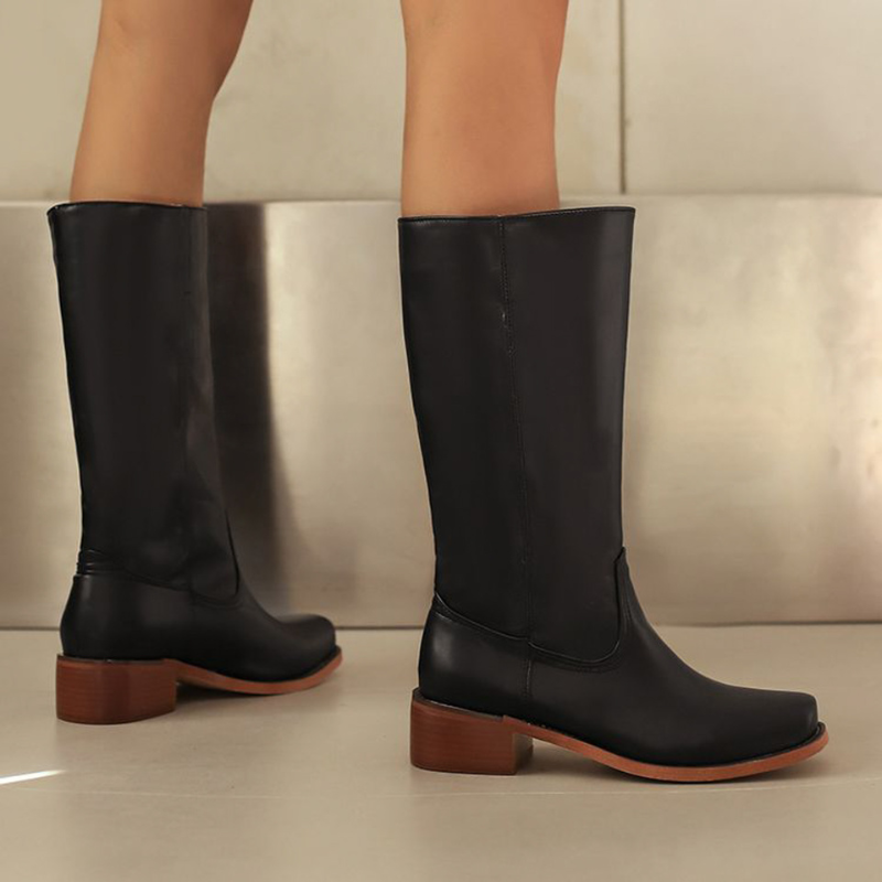 Cora – Knöchelhohe Stiefel mit Blockabsatz und Rundspitze