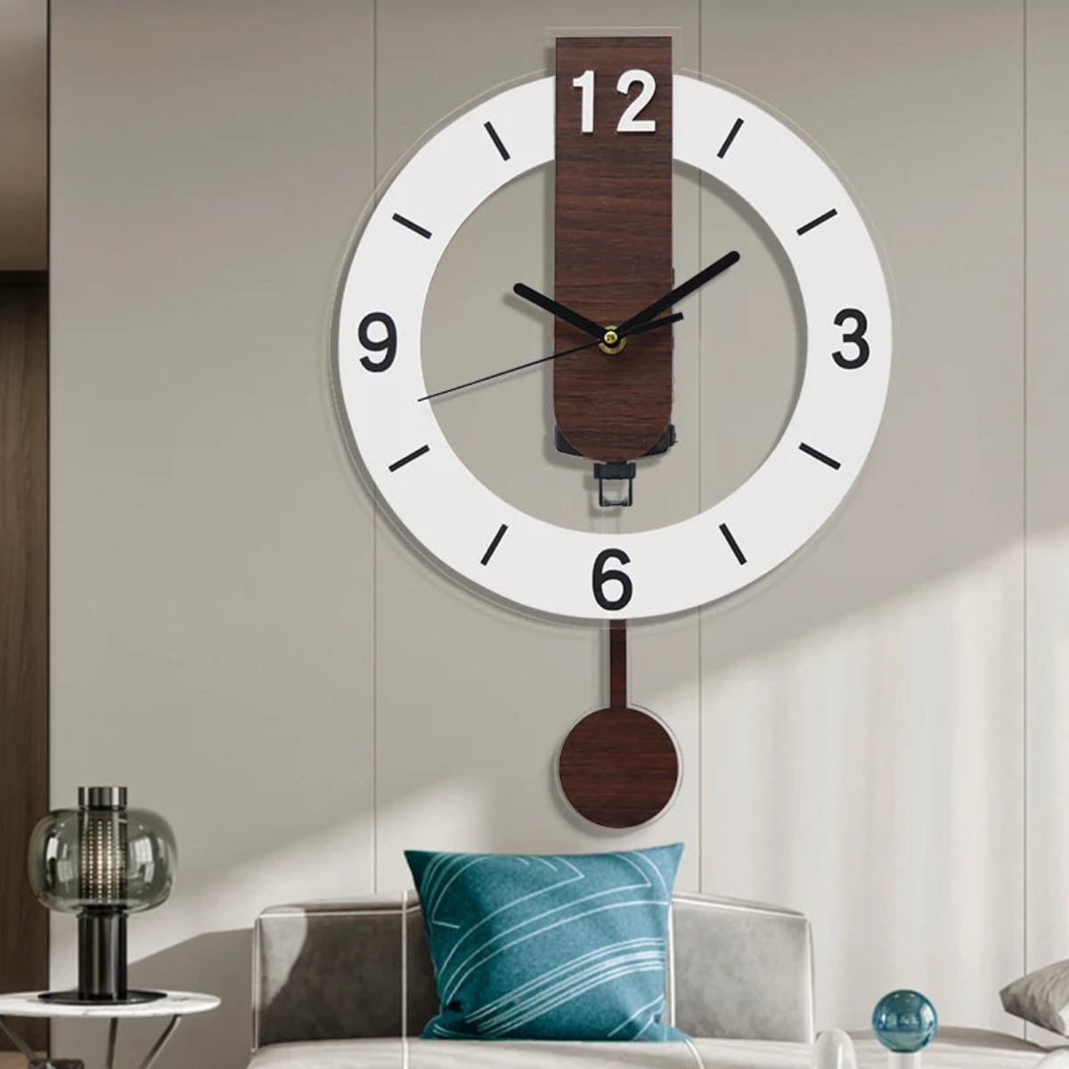 TimeCrafter – Retro-Wanduhr aus Holz mit schwingendem Pendel