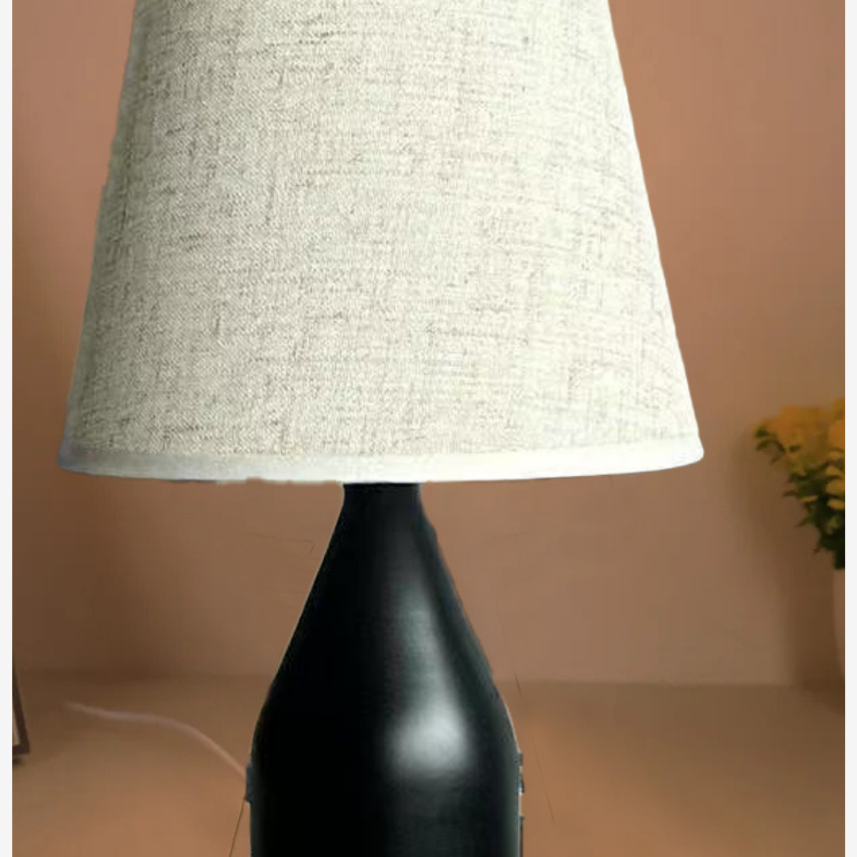 LumoCraft – Skandinavische Tischlampe mit minimalistischem Rahmen