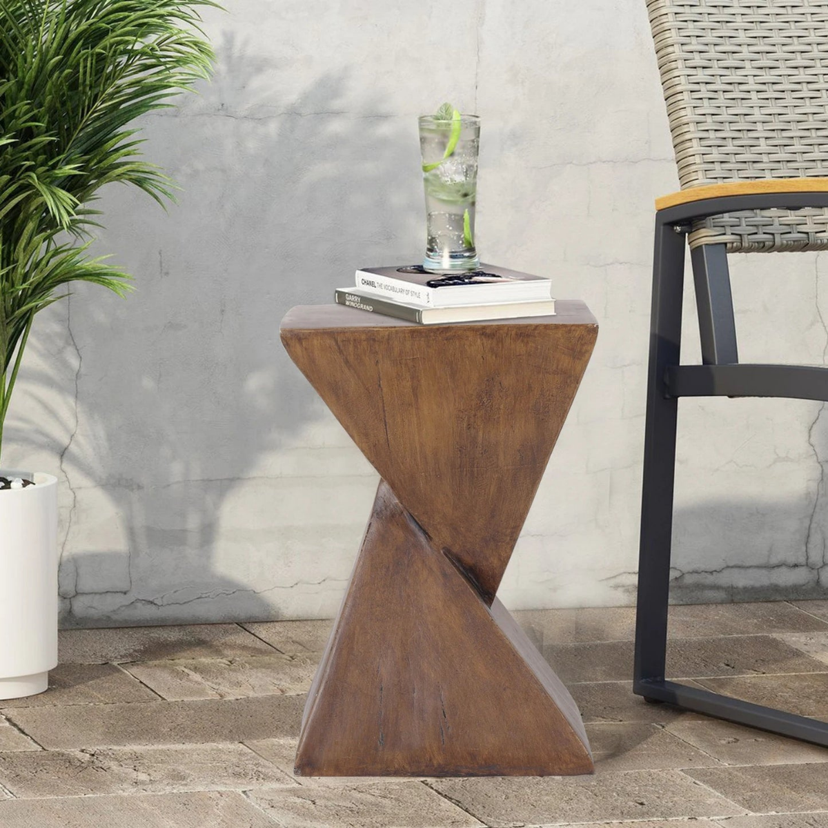 StoneForm – Geometrischer Beistelltisch mit kompakter Struktur