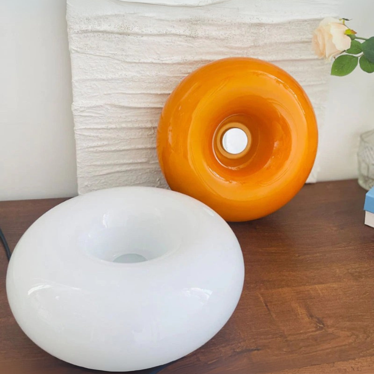 LumiForm – Tischlampe in Donut-Form mit rundem Design