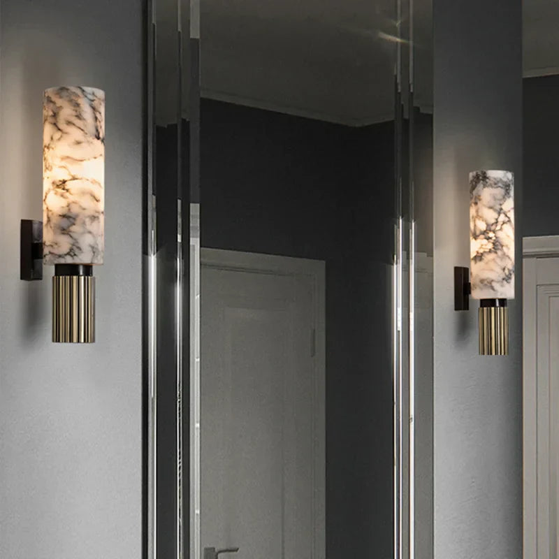 LuxeGlow – Marmor-Wandleuchte mit klar definierter Form