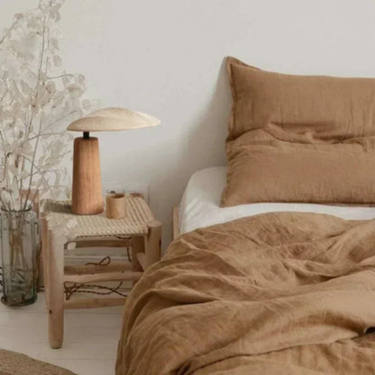 WoodLoom – Schreibtischlampe mit rechteckigem Sockel und aufrechtem Schirmhalter