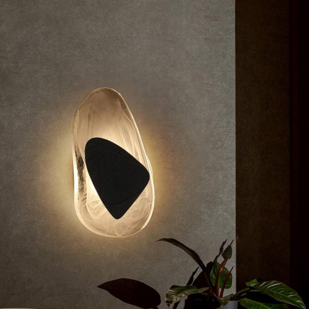 CrystaLoom – Nordische Wandleuchte mit strukturiertem Design