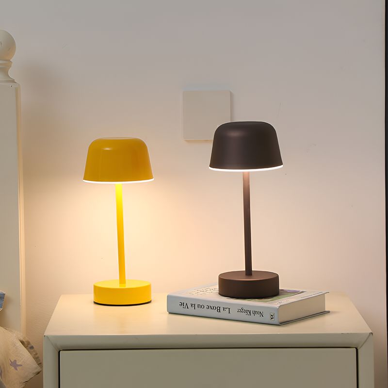RetroGlow – Dimmbare kabellose LED-Tischlampe mit wiederaufladbarem USB-Design