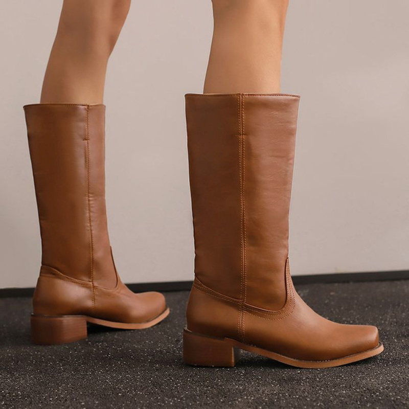 Cora – Knöchelhohe Stiefel mit Blockabsatz und Rundspitze