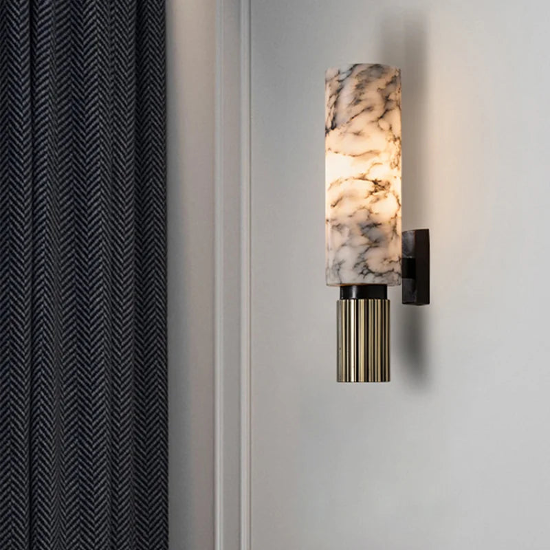 LuxeGlow – Marmor-Wandleuchte mit klar definierter Form