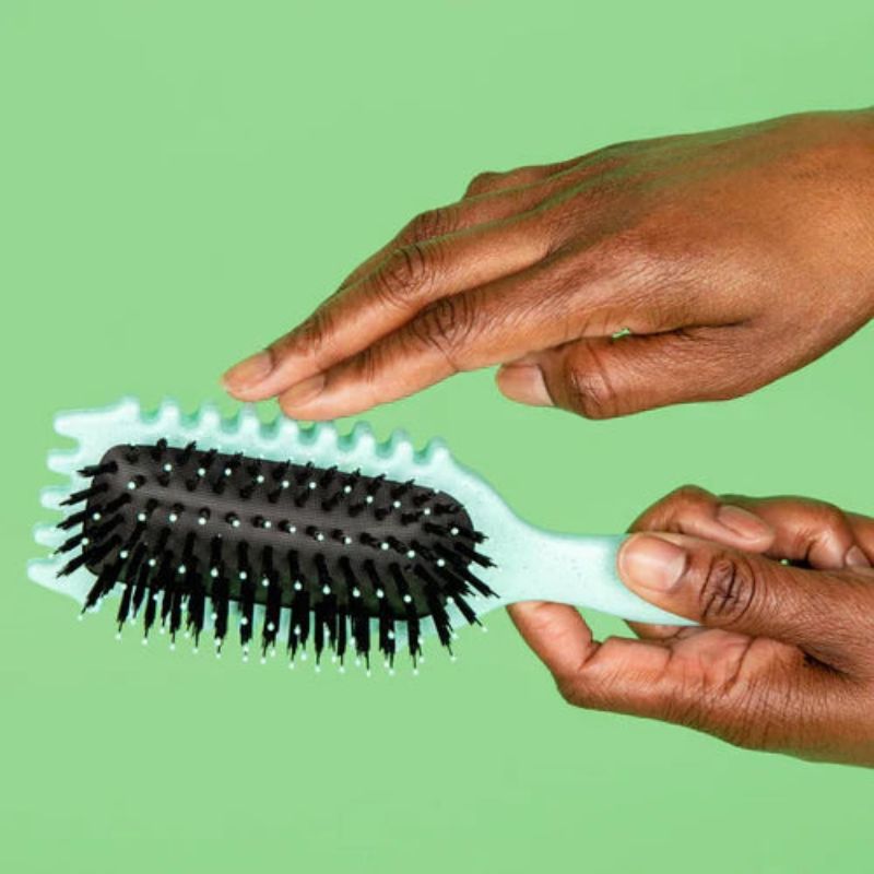 CurlNova – 3-in-1-Stylingbürste für Lockendefinition, Abteilen und glattes Finish