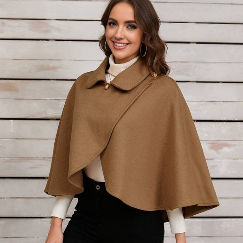 Sarah – Kurzer Poncho-Mantel mit Reverskragen und Knöpfen
