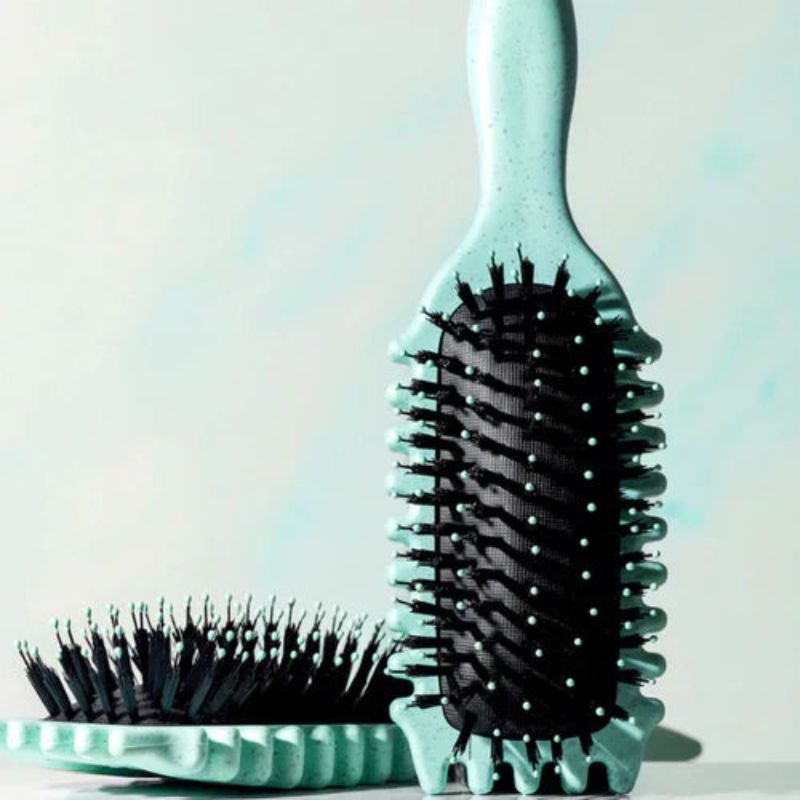 CurlNova – 3-in-1-Stylingbürste für Lockendefinition, Abteilen und glattes Finish