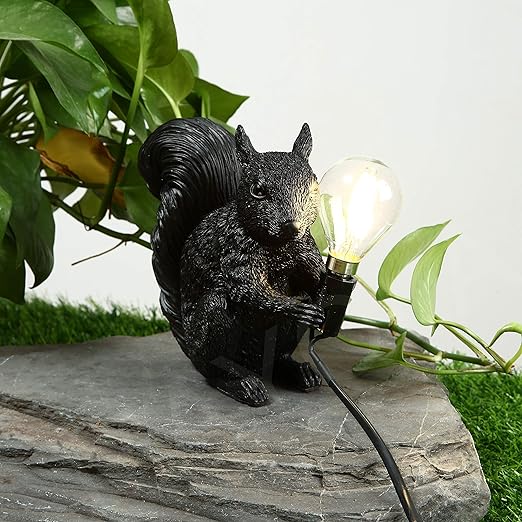 LumiNest – LED-Tischlampe mit Eichhörnchen-Design