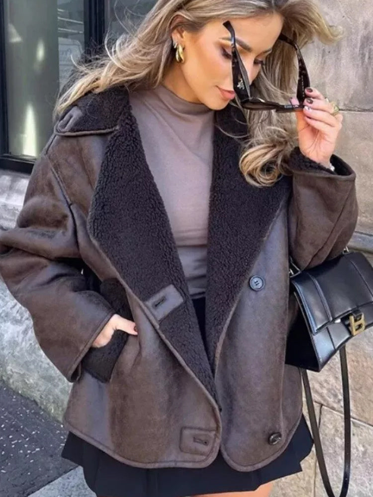 Adela – Oversize-Jacke mit Kunstpelzkragen