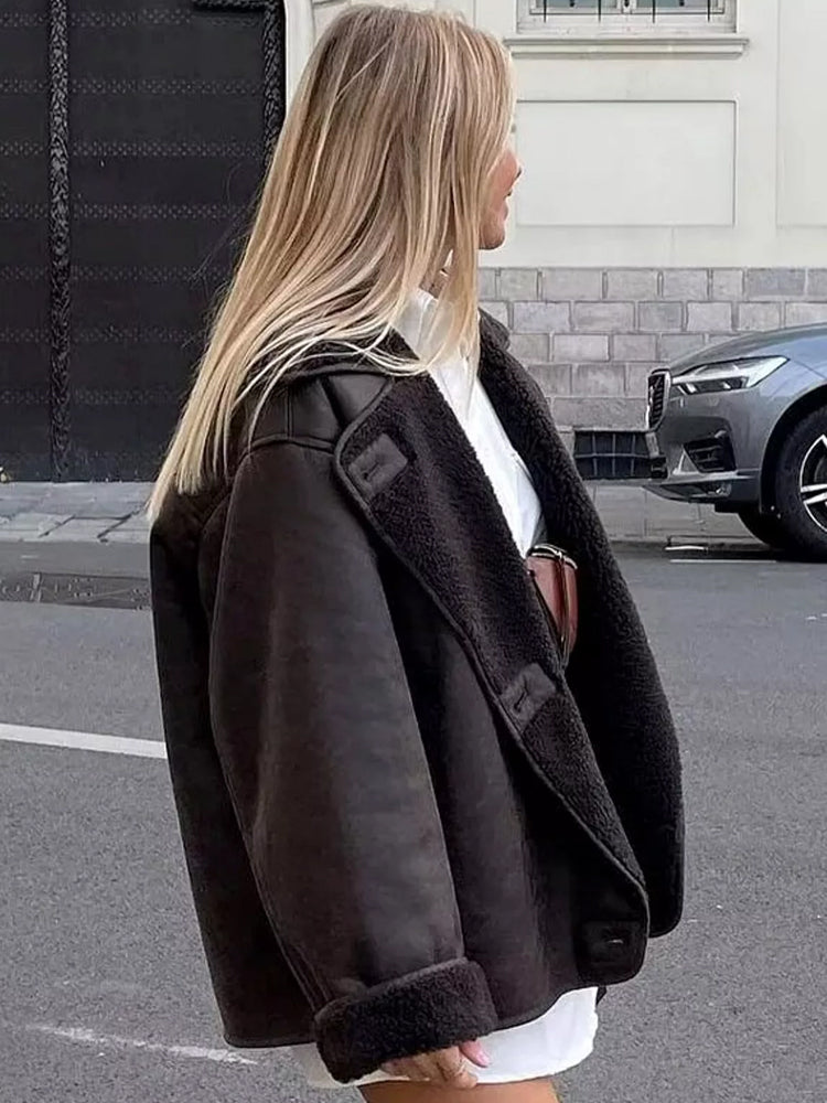 Adela – Oversize-Jacke mit Kunstpelzkragen