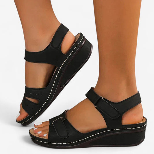 Selena – Retro-Sandalen mit Flacher Sohle und Offenem Riemendesign