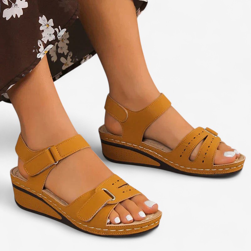 Selena – Retro-Sandalen mit Flacher Sohle und Offenem Riemendesign