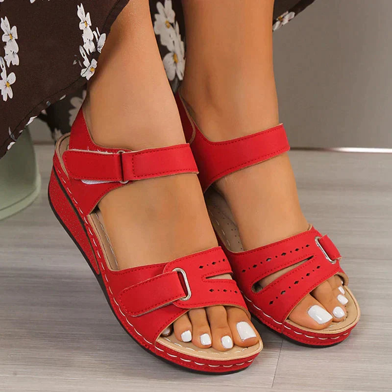 Selena – Retro-Sandalen mit Flacher Sohle und Offenem Riemendesign
