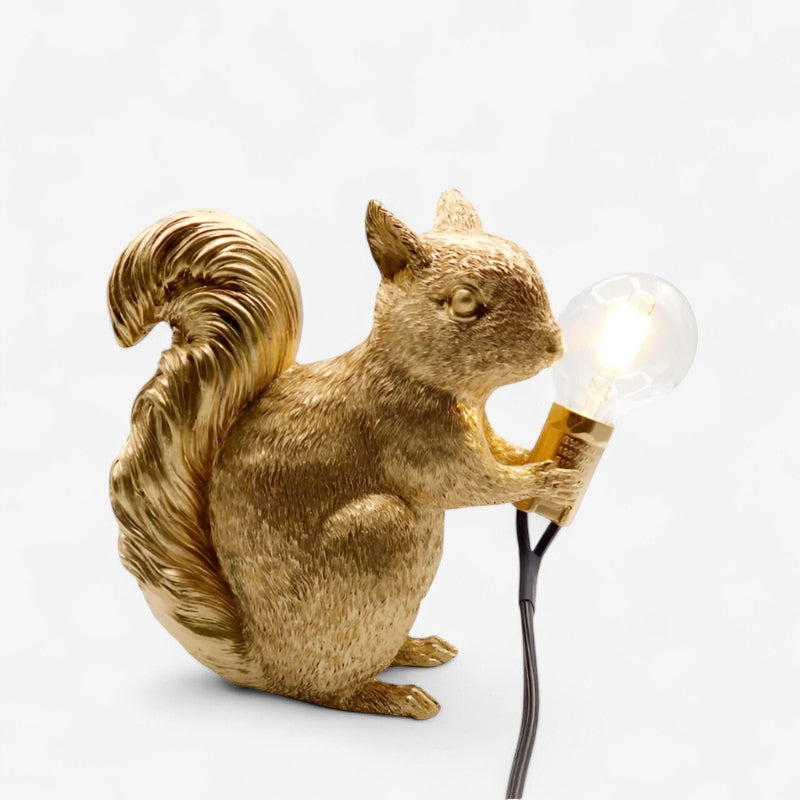 LumiNest – LED-Tischlampe mit Eichhörnchen-Design