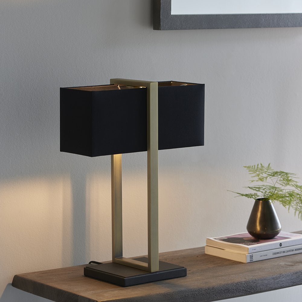 BrassTone – LED-Tischlampe mit rechteckigem Schirm
