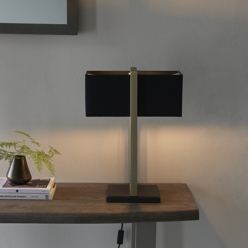 BrassTone – LED-Tischlampe mit rechteckigem Schirm