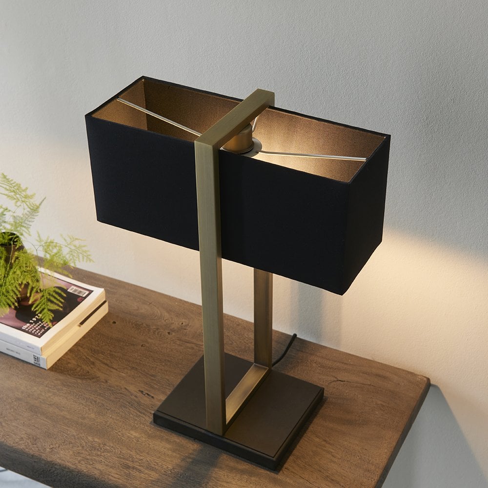 BrassTone – LED-Tischlampe mit rechteckigem Schirm