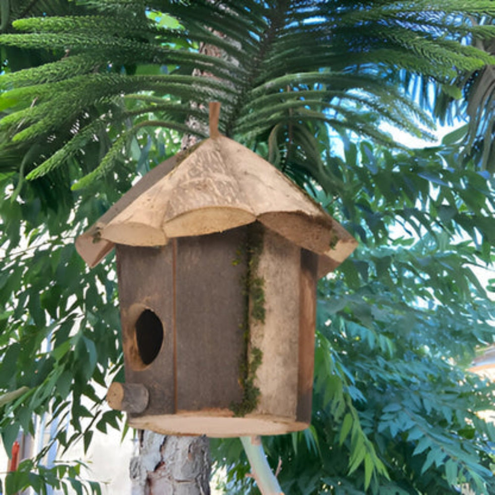 NestHaven – Vogelhaus aus Holz mit rustikalem Rahmen