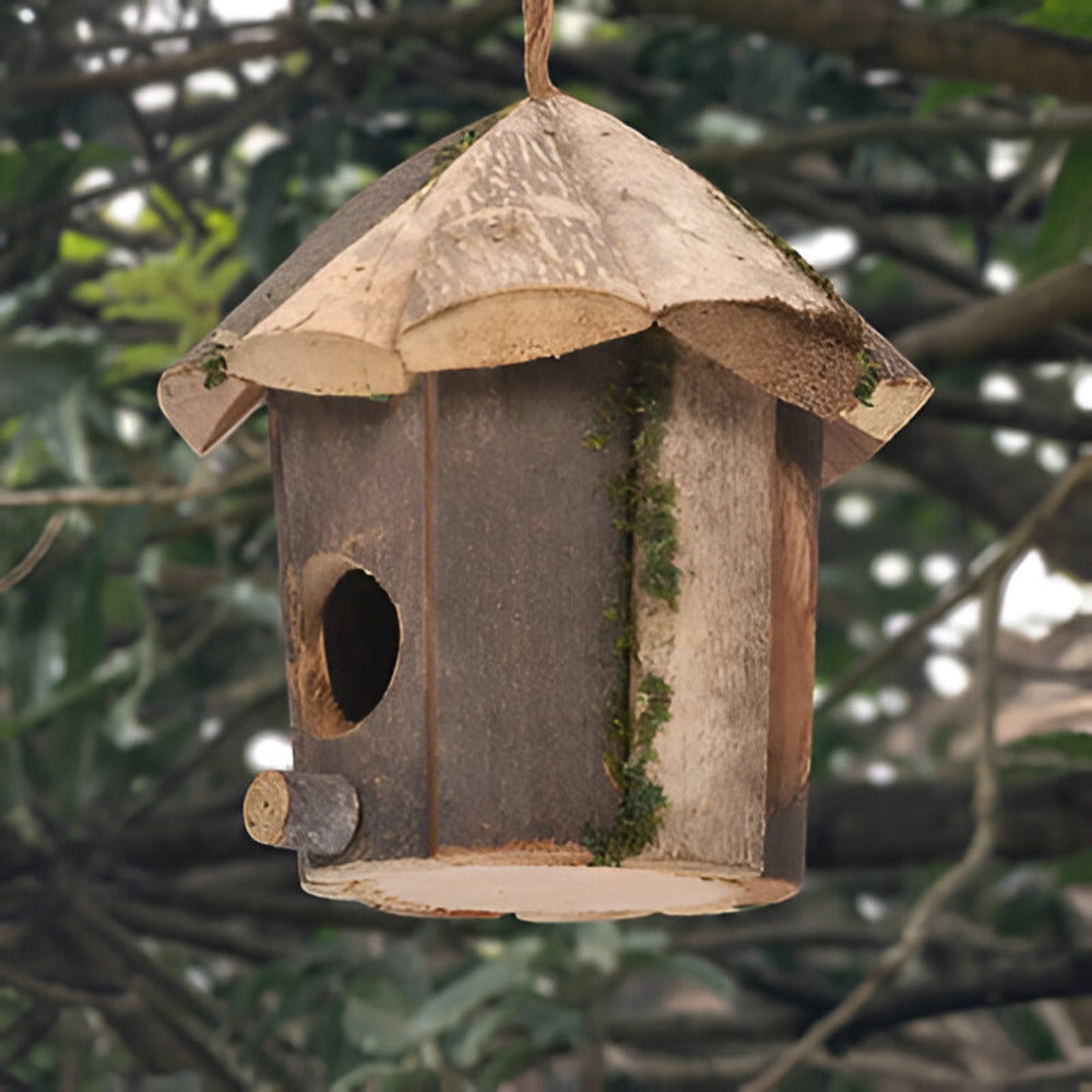 NestHaven – Vogelhaus aus Holz mit rustikalem Rahmen