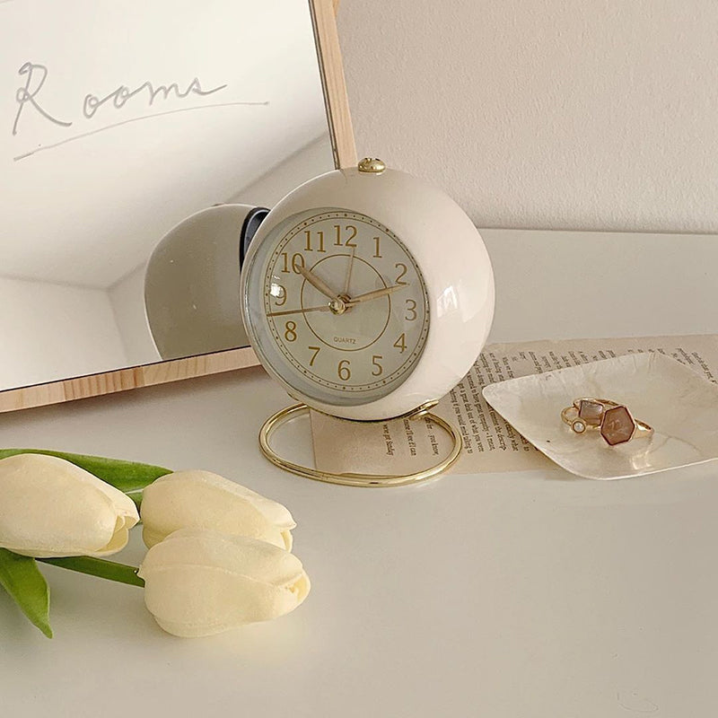TimeNest – Minimalistische Weckeruhr mit geräuschlosem Quarzwerk