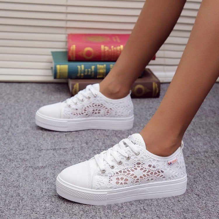 Alina – Niedrig geschnittene Sneakers mit Seitendetails