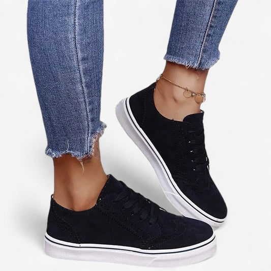 Liora – Moderne Ballerinas mit runder Zehenpartie und Schnürdesign