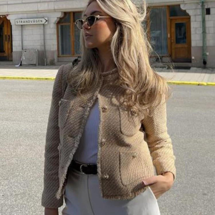 Arden – Kurzjacke mit Rundhalsausschnitt und Knöpfen