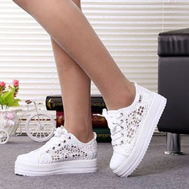 Alina – Niedrig geschnittene Sneakers mit Seitendetails