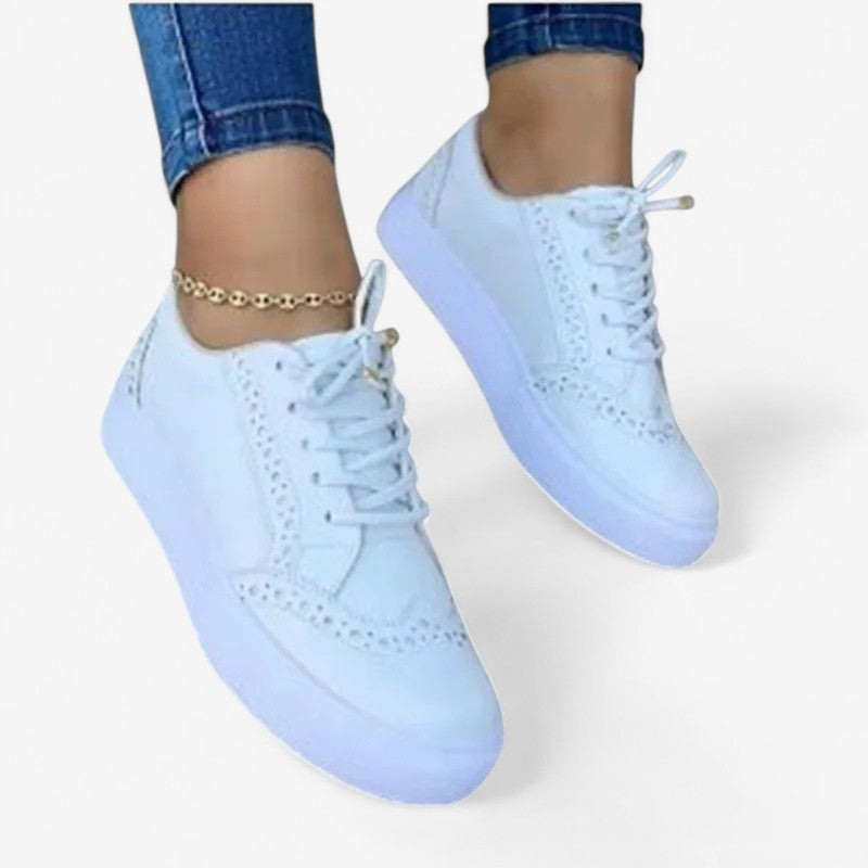 Liora – Moderne Ballerinas mit runder Zehenpartie und Schnürdesign