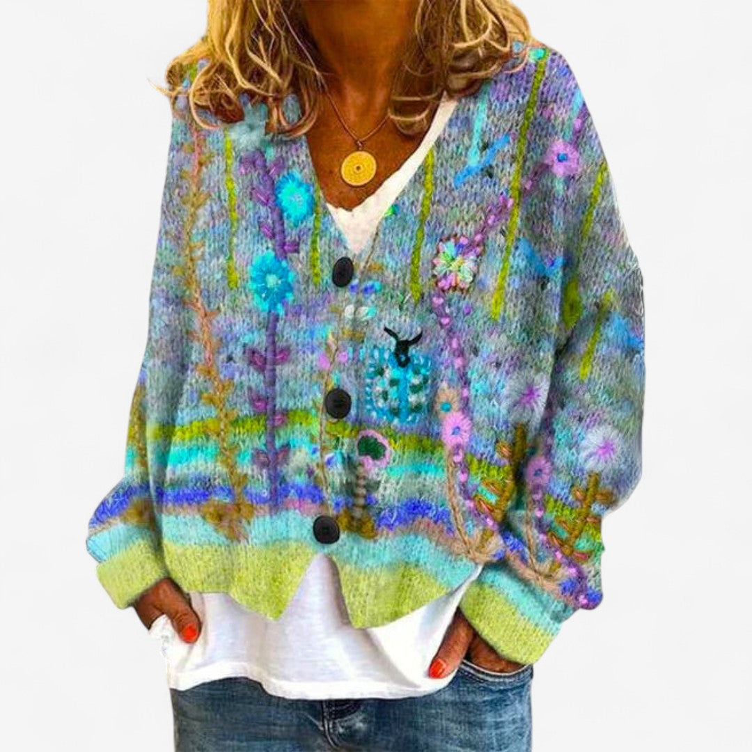 Clara – Cardigan mit Tiefem Ausschnitt und Knopf-Design
