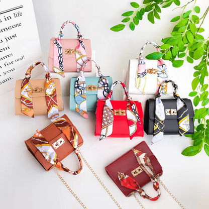 Sophia – Handtasche mit Klappenverschluss und Kettenakzent