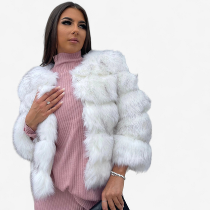 Olivia – Schlanke Jacke mit Rundhalsausschnitt und Hakenverschluss