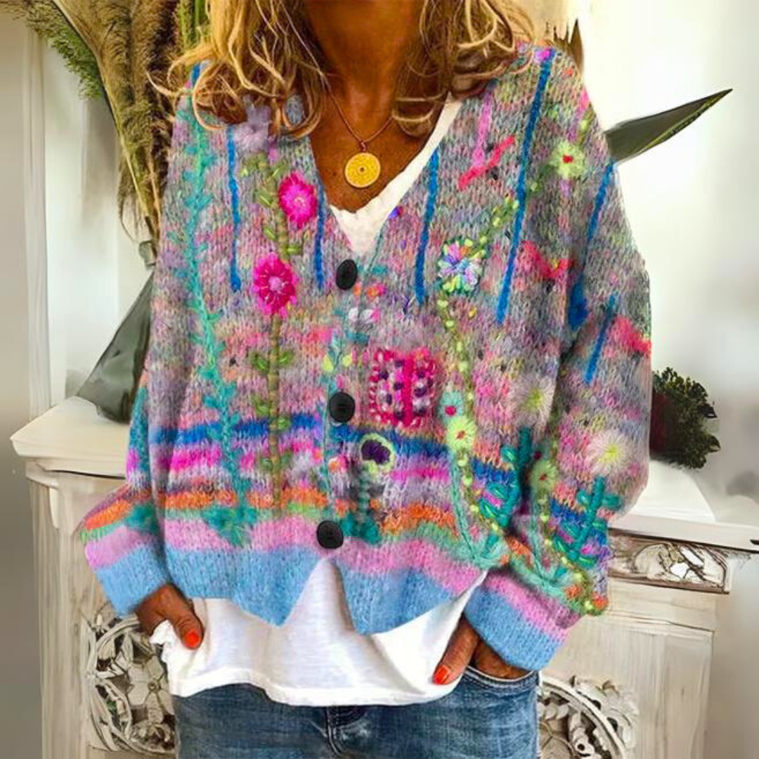 Clara – Cardigan mit Tiefem Ausschnitt und Knopf-Design