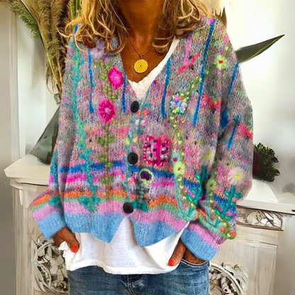 Clara – Cardigan mit Tiefem Ausschnitt und Knopf-Design