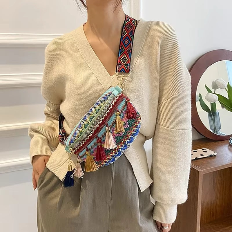 Claire – Umhängetasche mit Ethno-Print und Reißverschluss