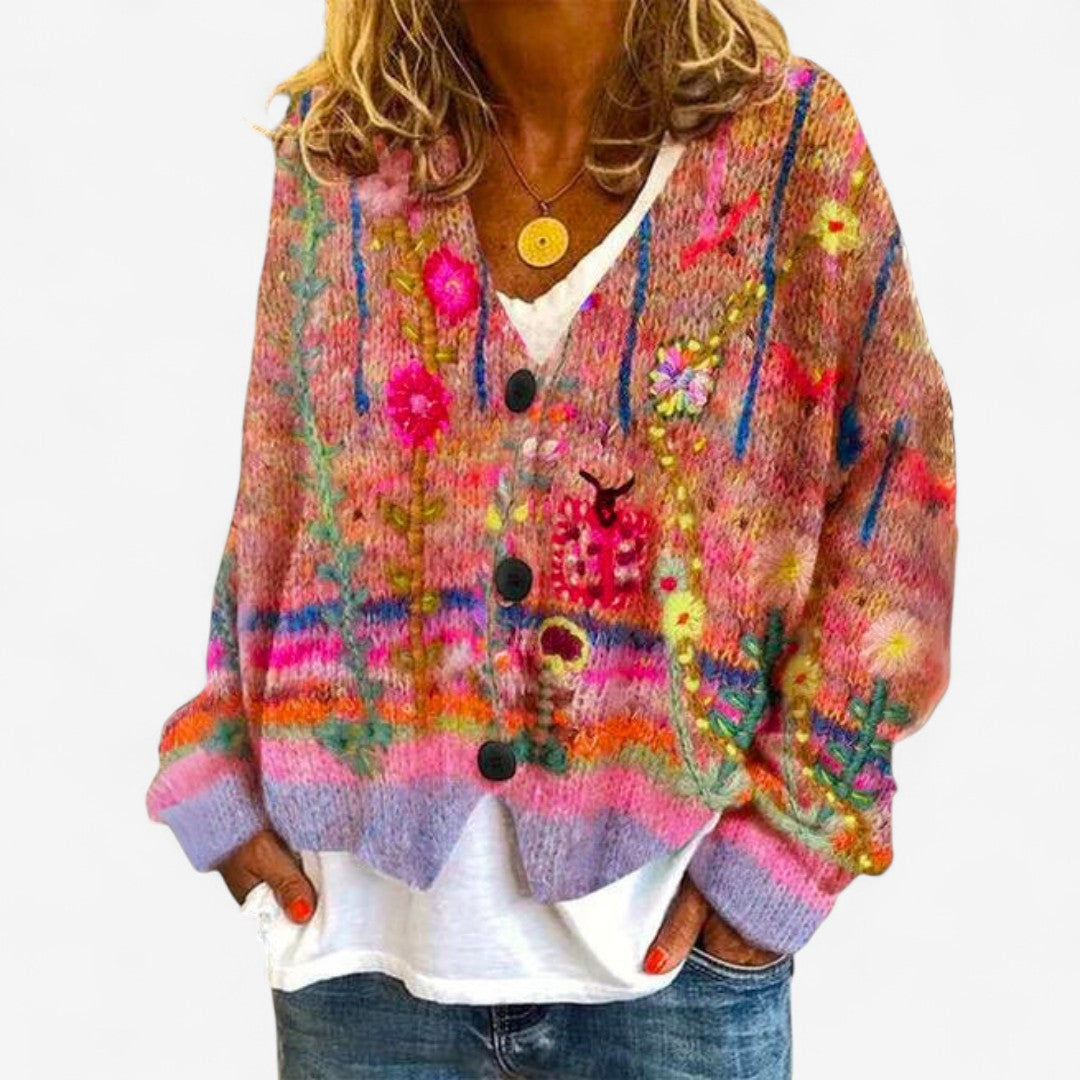 Clara – Cardigan mit Tiefem Ausschnitt und Knopf-Design