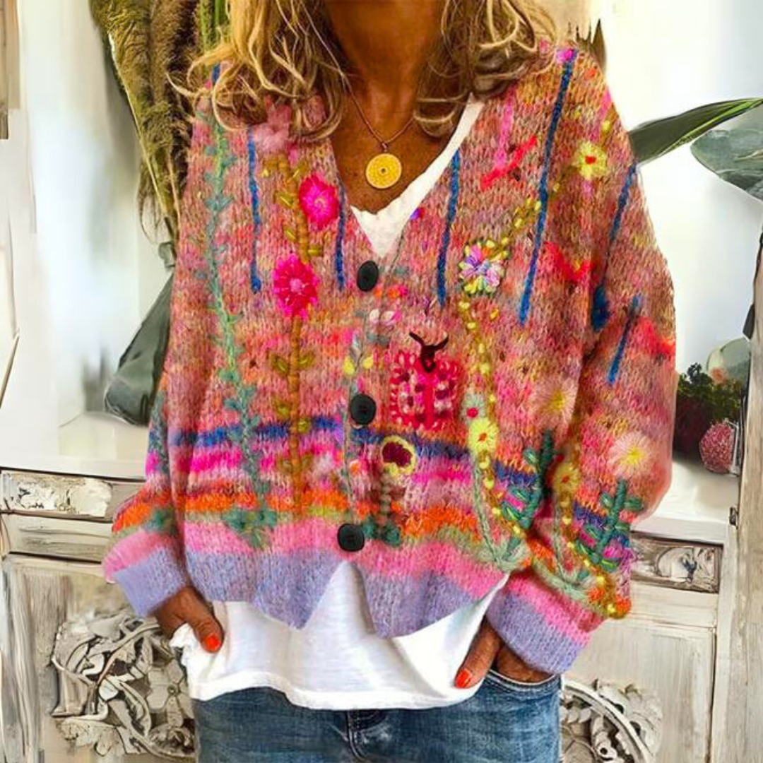 Clara – Cardigan mit Tiefem Ausschnitt und Knopf-Design